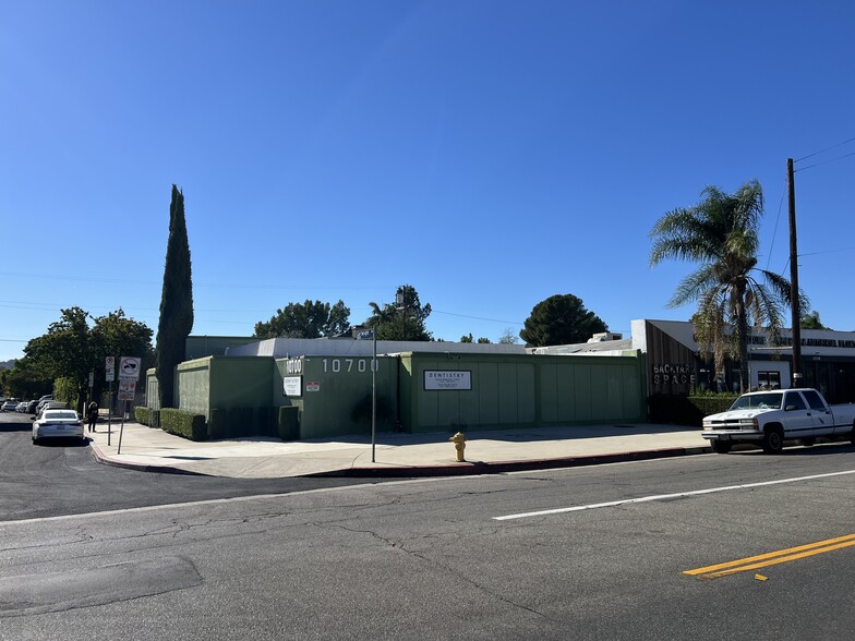 10700 Burbank Blvd, North Hollywood, CA for sale - Building Photo - Image 2 of 22