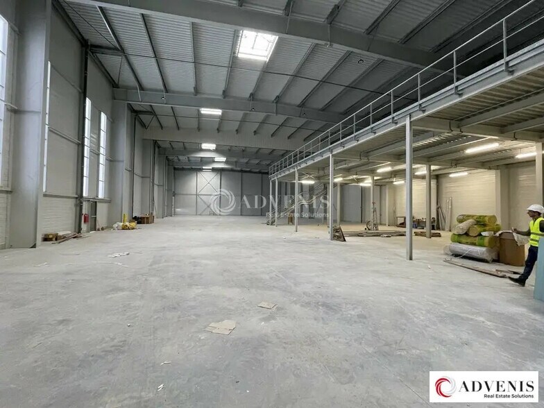 Light Industrial in Blanquefort to rent - Interior Photo - Image 2 of 10