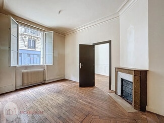 More details for 24 Rue Boyer-Barret, Paris - Office for Sale