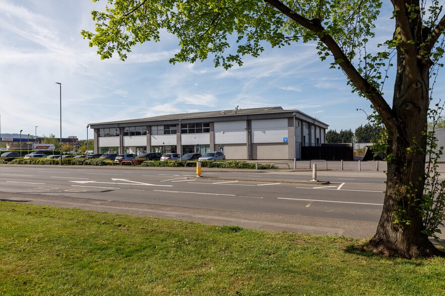 Tewkesbury Rd, Cheltenham to rent - Building Photo - Image 2 of 8