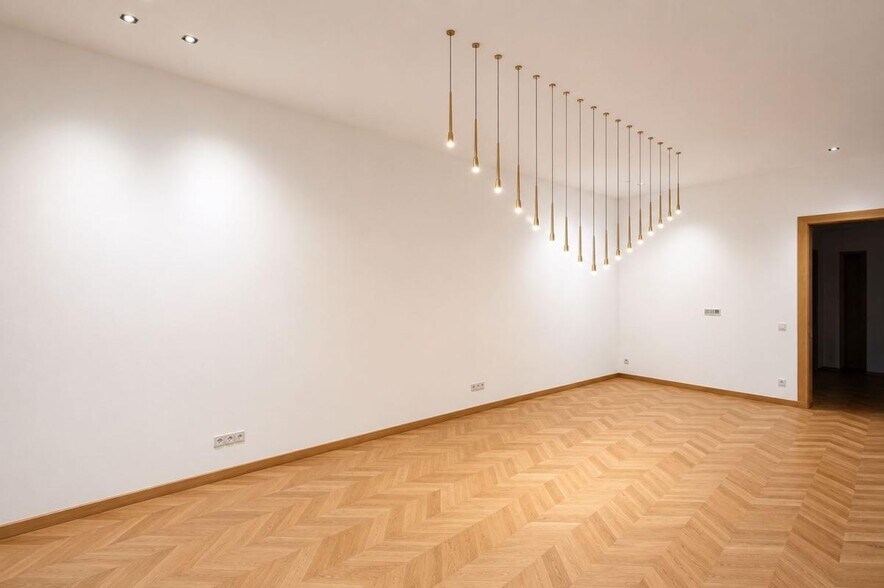 Office in Vaulx-en-Velin to rent - Interior Photo - Image 3 of 6
