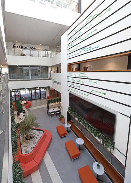 31 Russell St, Liverpool to rent - Lobby - Image 2 of 17