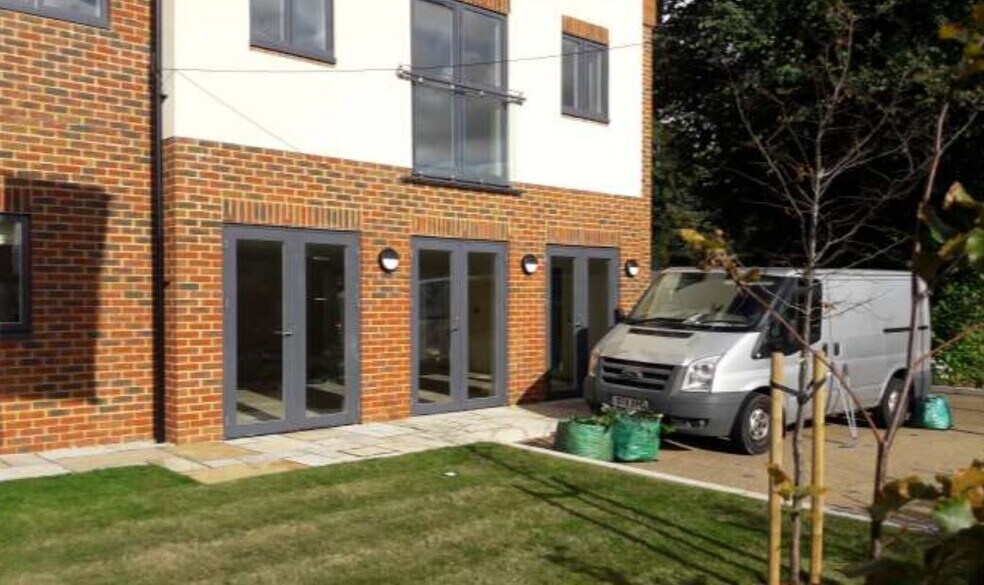 Yorktown Rd, Sandhurst for sale - Primary Photo - Image 1 of 1