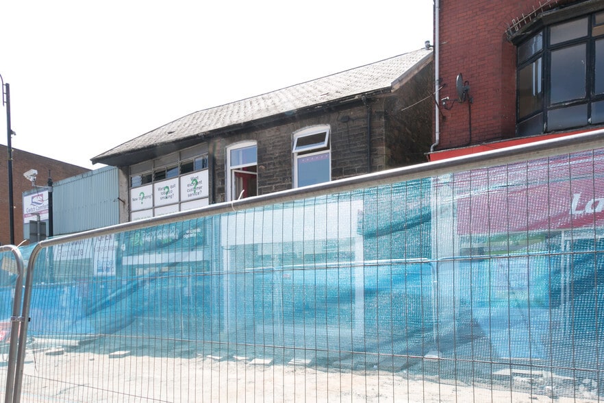 109 Dunraven St, Tonypandy to rent - Building Photo - Image 3 of 3