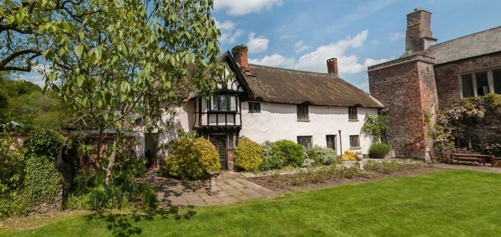 Bickleigh Castle, Bickleigh to rent - Building Photo - Image 3 of 5