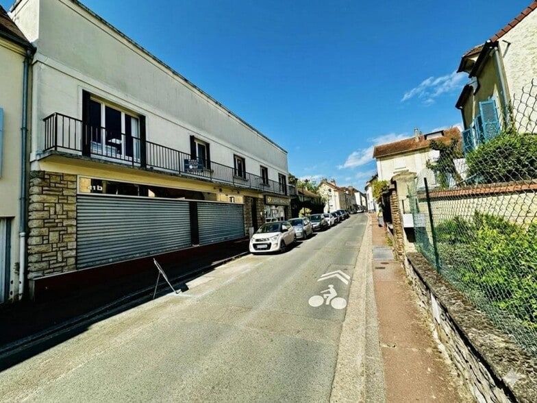 Grande Rue, Verneuil-sur-Seine to rent - Building Photo - Image 3 of 12