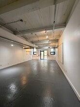 3502 SCOTTS Ln, Philadelphia, PA to rent Interior Photo- Image 2 of 5