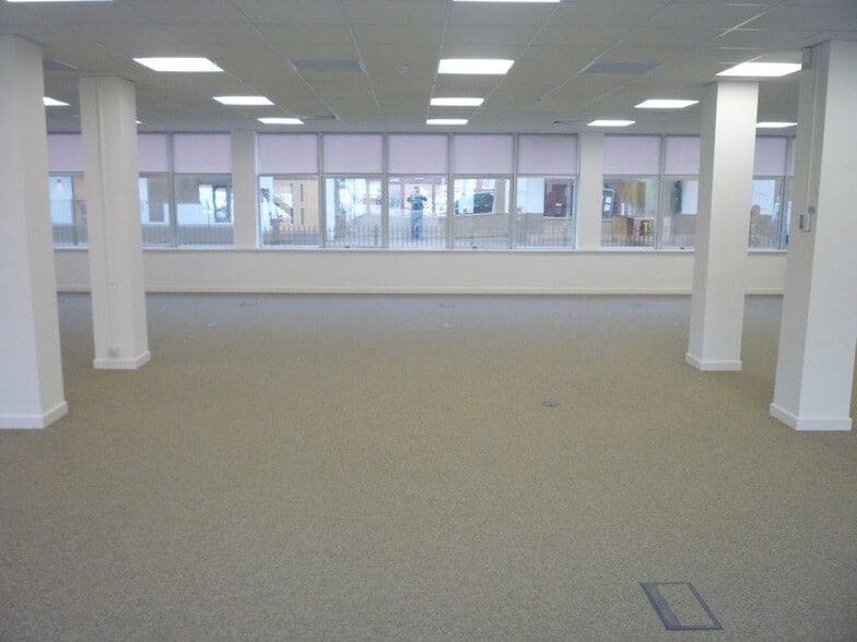 121-131 Eastgate St, Gloucester to rent - Interior Photo - Image 2 of 6