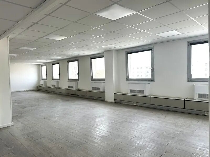 Office in Villeurbanne to rent Interior Photo- Image 1 of 5