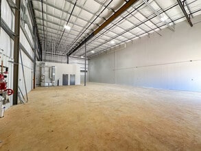 2000 Bob Wade NW ln, Huntsville, AL to rent Interior Photo- Image 2 of 36