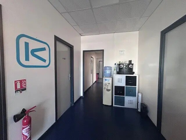 Location Bureaux 227 m² - Photo 1