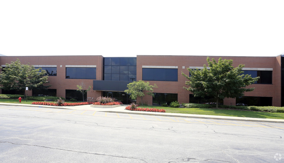 4200 Cantera Dr, Warrenville, IL for rent - Building Photo - Image 1 of 25