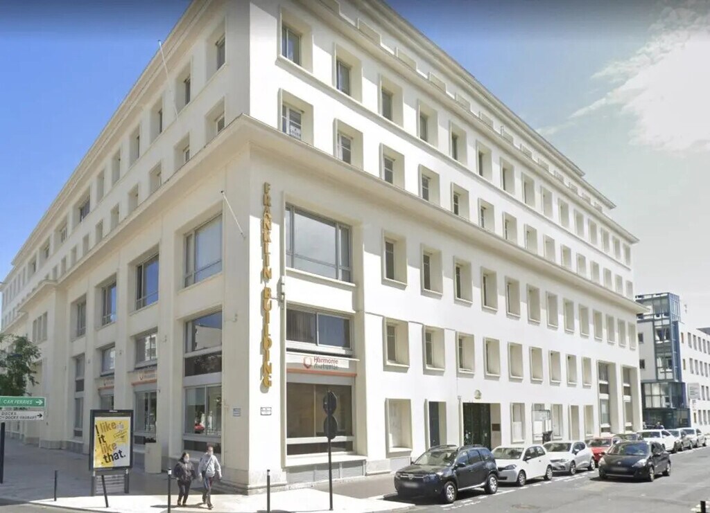 Location Bureaux 267 m² - Photo 1