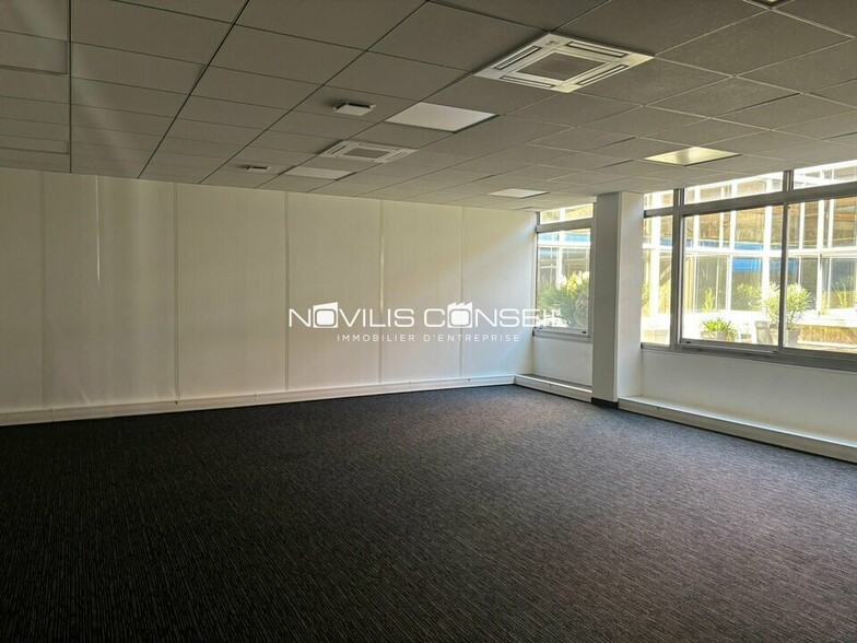 Office in Labège to rent - Interior Photo - Image 2 of 5