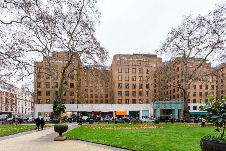 Berkeley Sq, London to rent - Interior Photo - Image 1 of 10