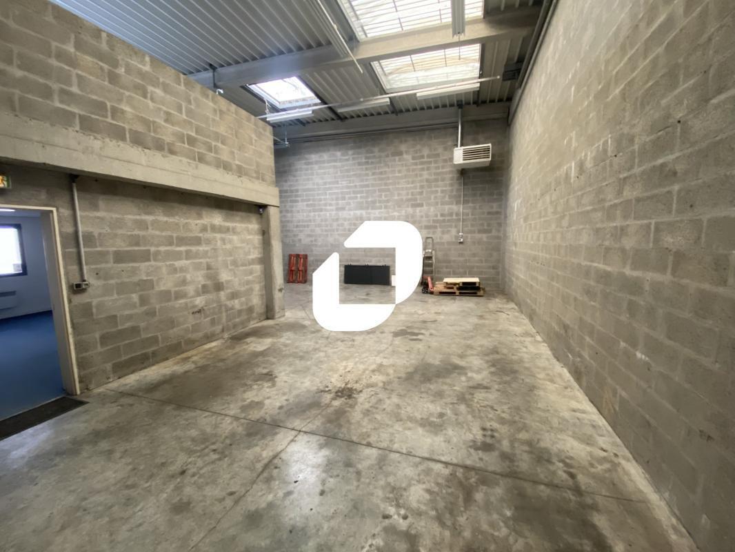 Light Industrial in Moissy-Cramayel to rent Interior Photo- Image 1 of 10