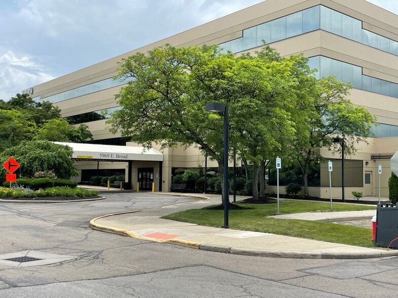 5969 E Broad St, Columbus, OH to rent - Building Photo - Image 3 of 6