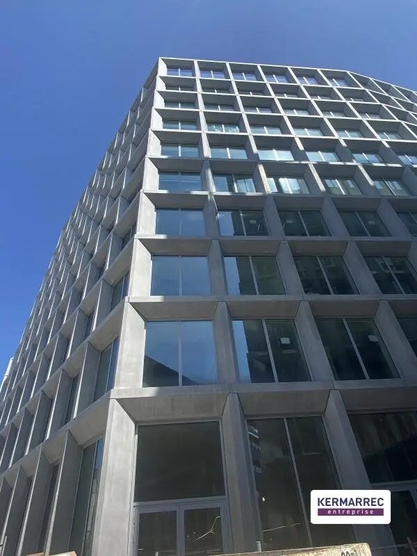 Location Bureaux 274 m² - Photo 1