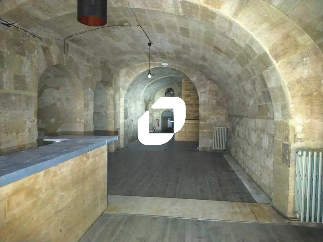 Retail in Bordeaux for sale Interior Photo- Image 1 of 10