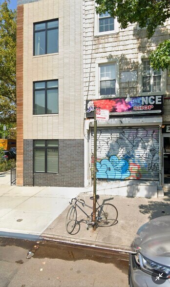 216 Driggs Ave, Brooklyn, NY for sale - Building Photo - Image 1 of 1