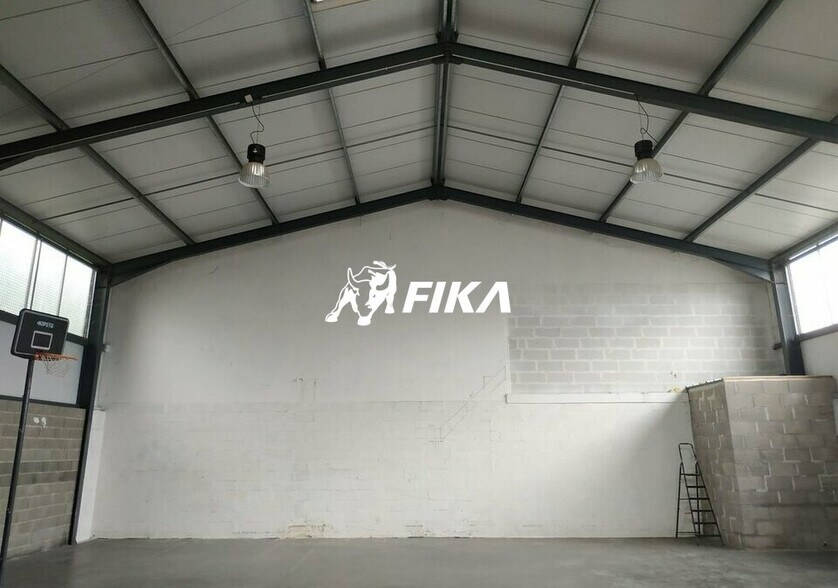 Light Industrial in Pechbonnieu to rent - Interior Photo - Image 2 of 3