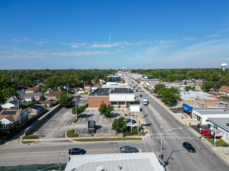 8911 Ogden Ave, Brookfield, IL for rent - Building Photo - Image 2 of 7