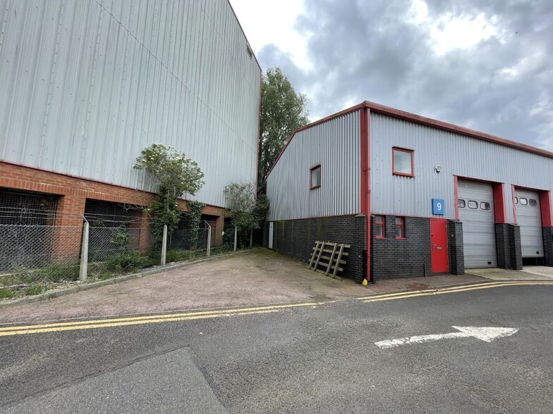 Henwood, Ashford to rent - Building Photo - Image 2 of 10