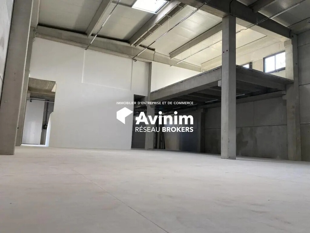 Location Entrepôt 550 m² - Photo 1