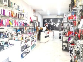 Retail in Madrid, Madrid to rent Interior Photo- Image 1 of 6