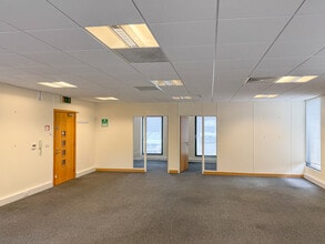 Murdoch Ct, Milton Keynes to rent Interior Photo- Image 1 of 2