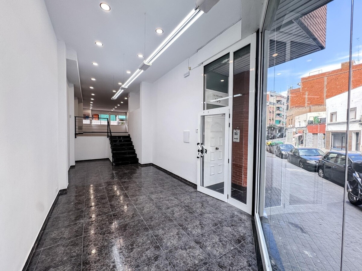 Badalona, BAR 08914 - Unit 1 - - Interior Photo - Image 2 of 11