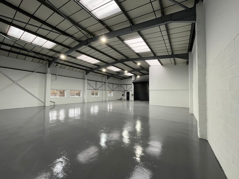 Beddington Ln, Croydon to rent - Building Photo - Image 3 of 5