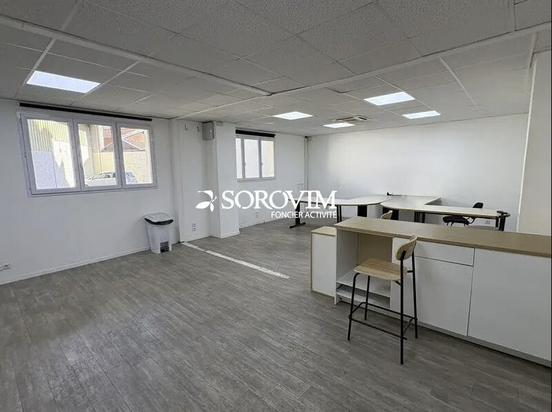 Office in Lyon to rent Interior Photo- Image 1 of 9