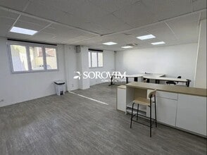 Office in Lyon to rent Interior Photo- Image 1 of 9
