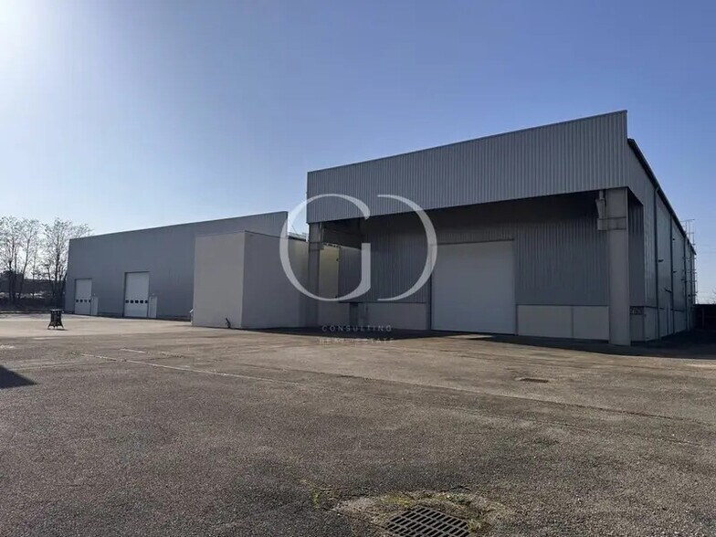 101 Rue du Dauphiné, Saint-Priest for sale - Building Photo - Image 1 of 10