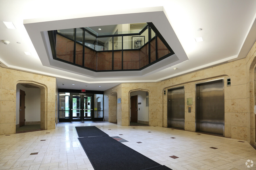 501 Franklin Ave, Garden City, NY for rent - Lobby - Image 2 of 6