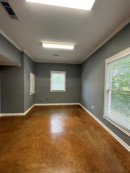 403 Towne Center Blvd, Ridgeland, MS for rent - Interior Photo - Image 3 of 8