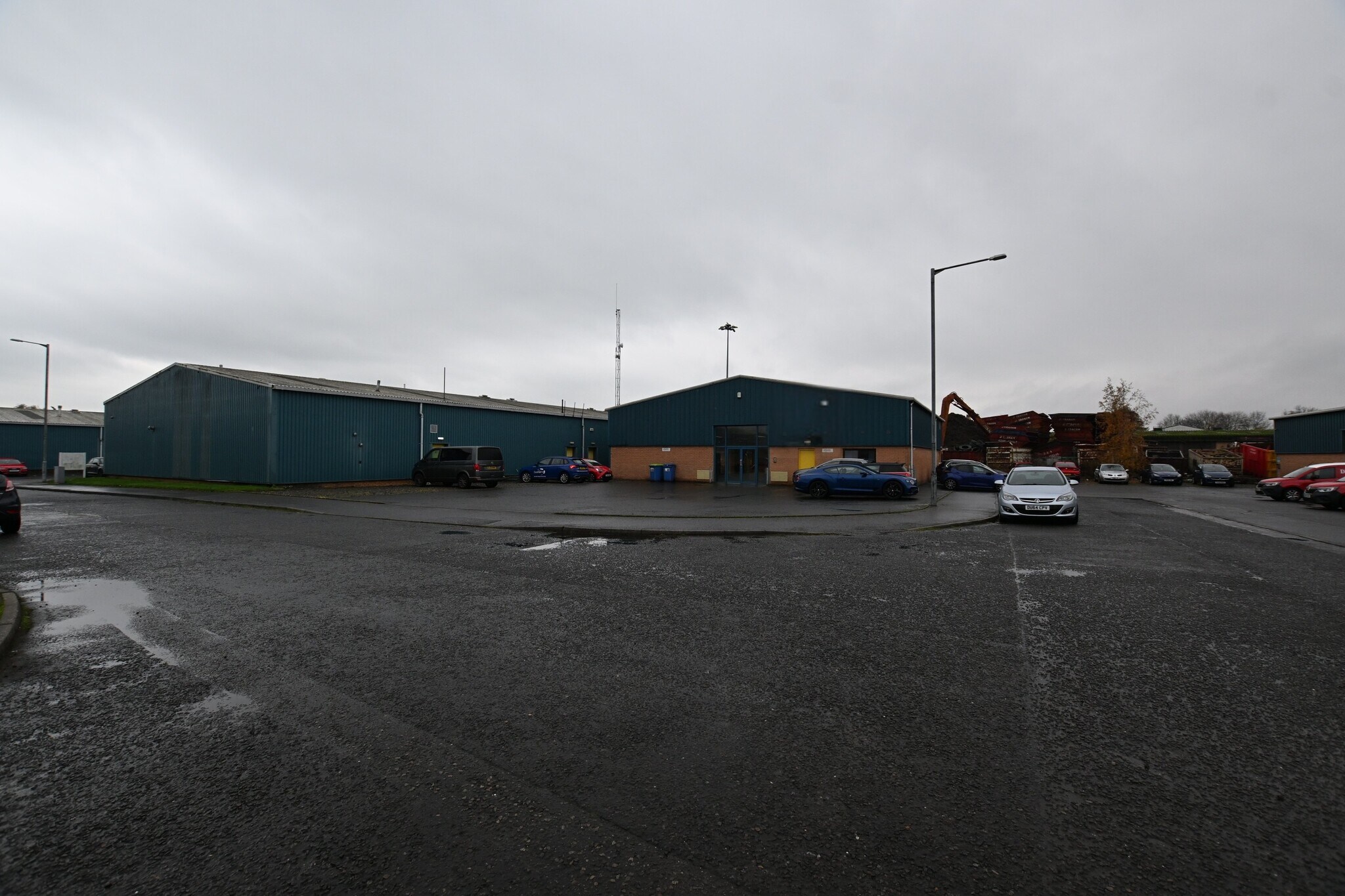 9 Munro Rd, Stirling to rent Primary Photo- Image 1 of 7