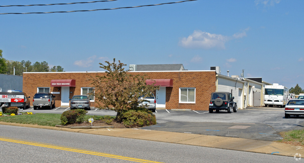 11010 Trade Rd, Richmond, VA for rent - Building Photo - Image 1 of 3