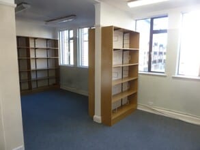 58-59 Victoria Rd, Surbiton to rent Interior Photo- Image 1 of 4