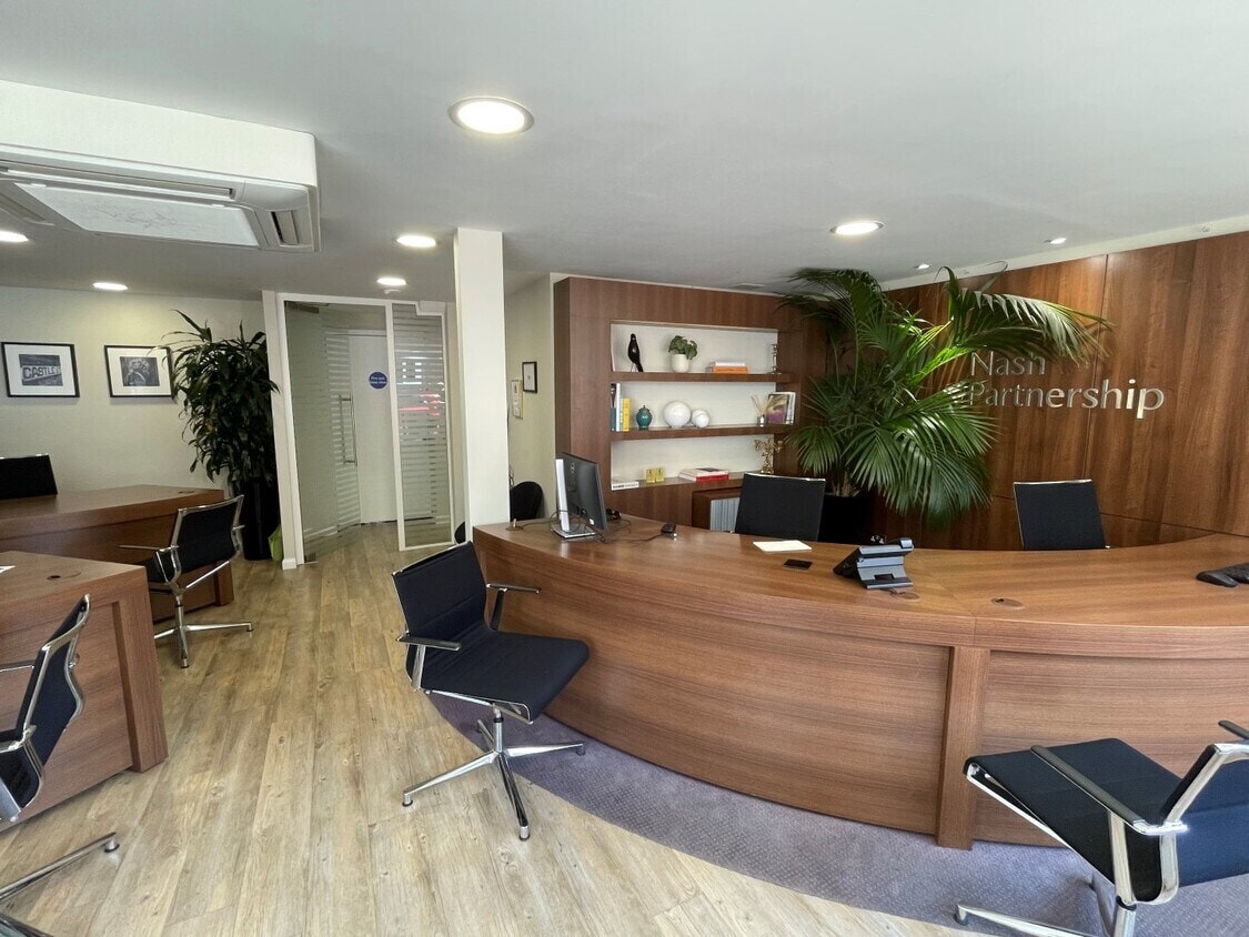 152 High St, Berkhamsted to rent Interior Photo- Image 1 of 2