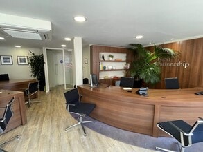 152 High St, Berkhamsted to rent Interior Photo- Image 1 of 2