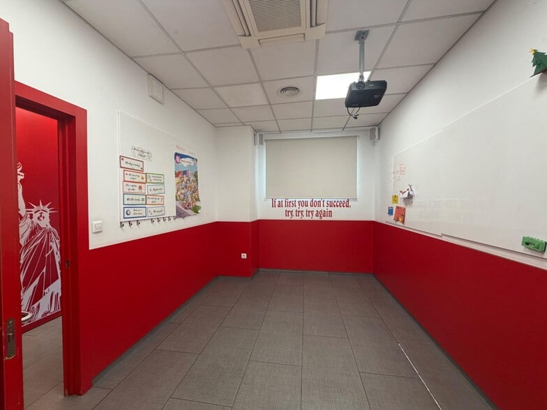 Retail in Alcorcón, Madrid to rent - Interior Photo - Image 2 of 7