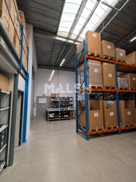 Light Industrial in Décines-Charpieu for sale - Interior Photo - Image 3 of 9
