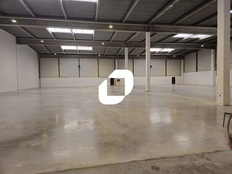 Industrial in Le Blanc-Mesnil to rent - Building Photo - Image 1 of 18