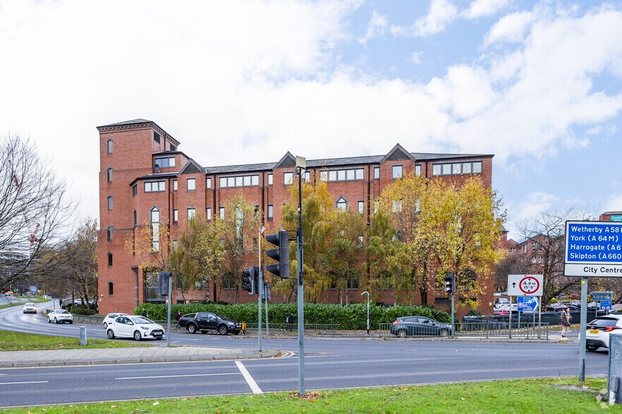 2 Park Ln, Leeds to rent - Building Photo - Image 3 of 3