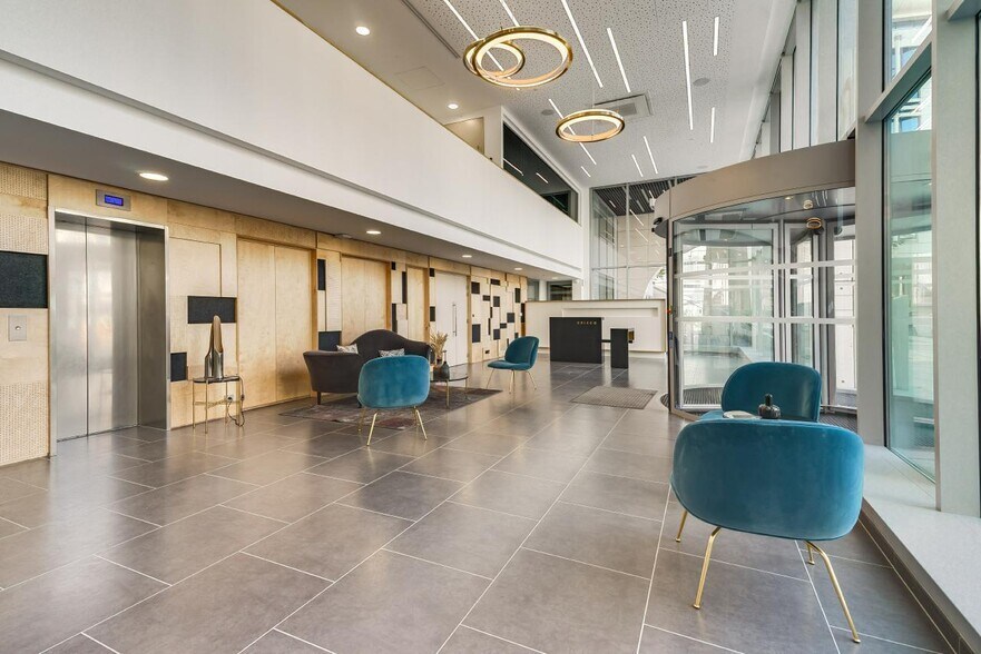 7 Avenue De La Cristallerie, Sèvres to rent - Lobby - Image 3 of 9