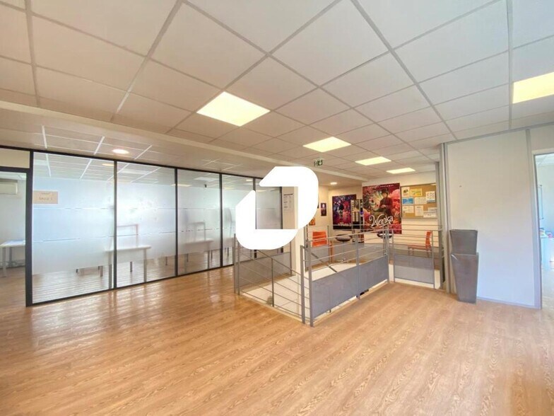 Office in Boulogne-Billancourt to rent - Building Photo - Image 3 of 4