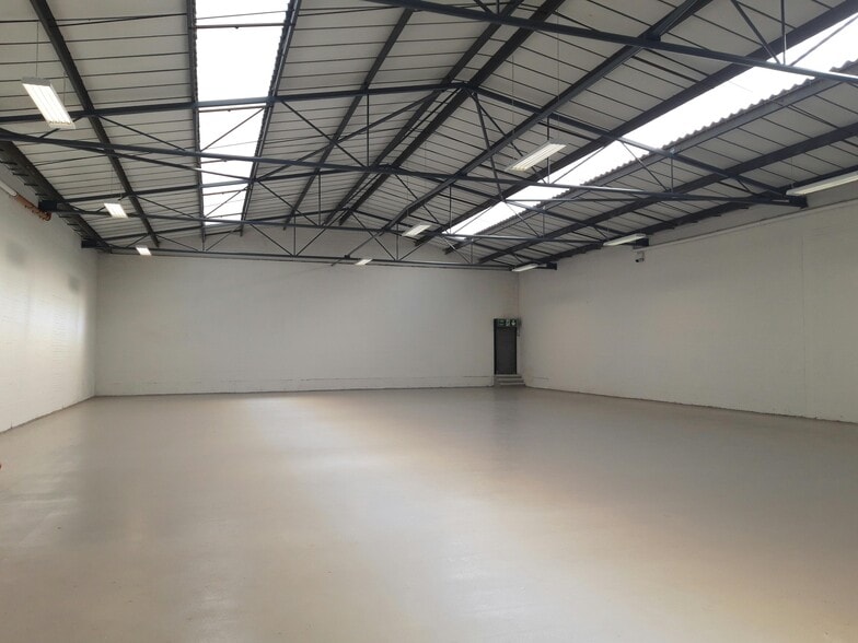 Lanrick Rd, London to rent - Building Photo - Image 3 of 10