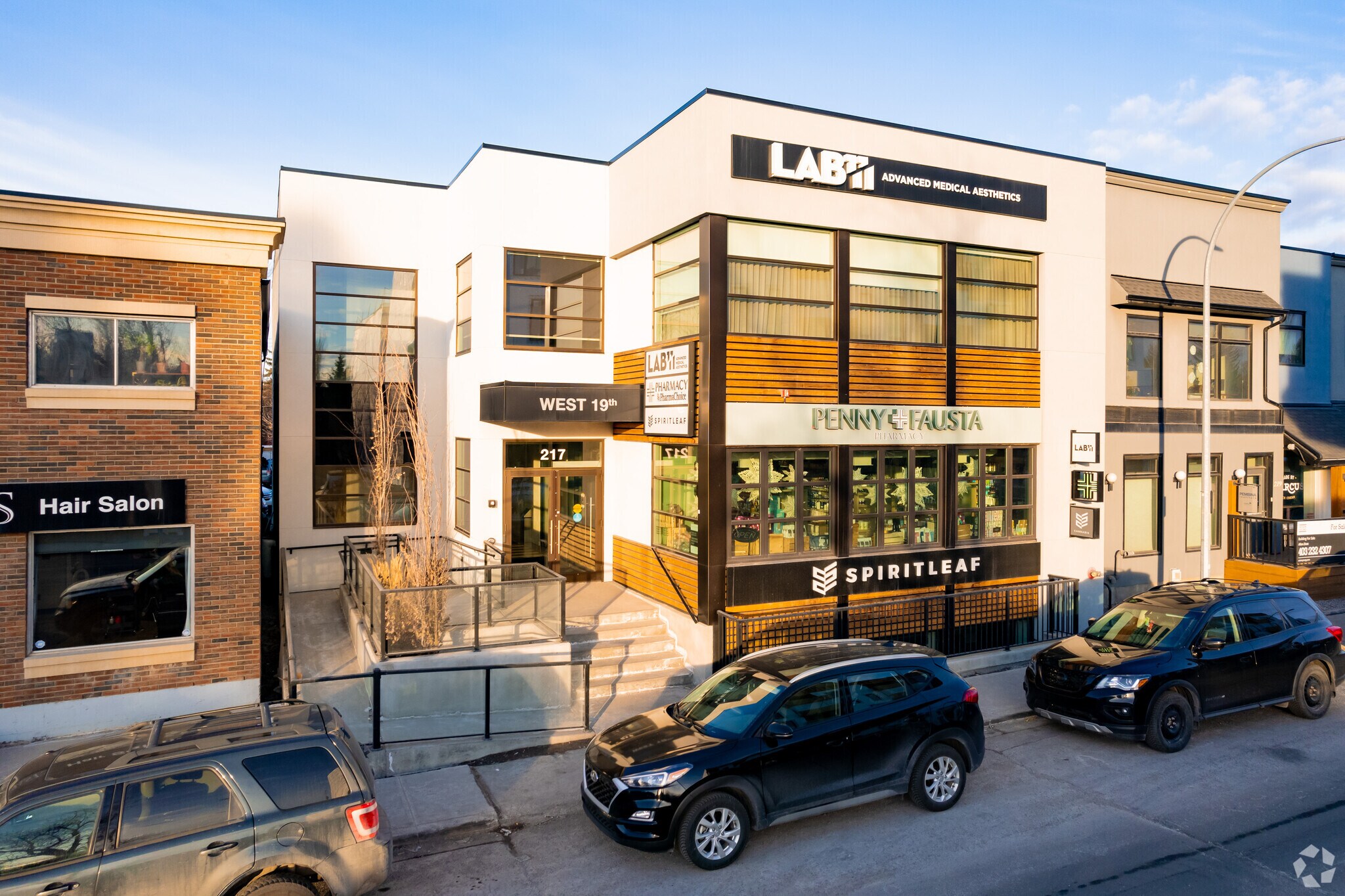 217 19th St NW, Calgary, AB for sale Primary Photo- Image 1 of 1